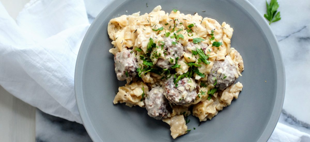 Delicious trio of lamb, ground beef and ground veal combined with a creamy white sauce.