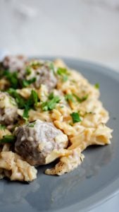 Delicious trio of lamb, ground beef and ground veal combined with a creamy white sauce.
