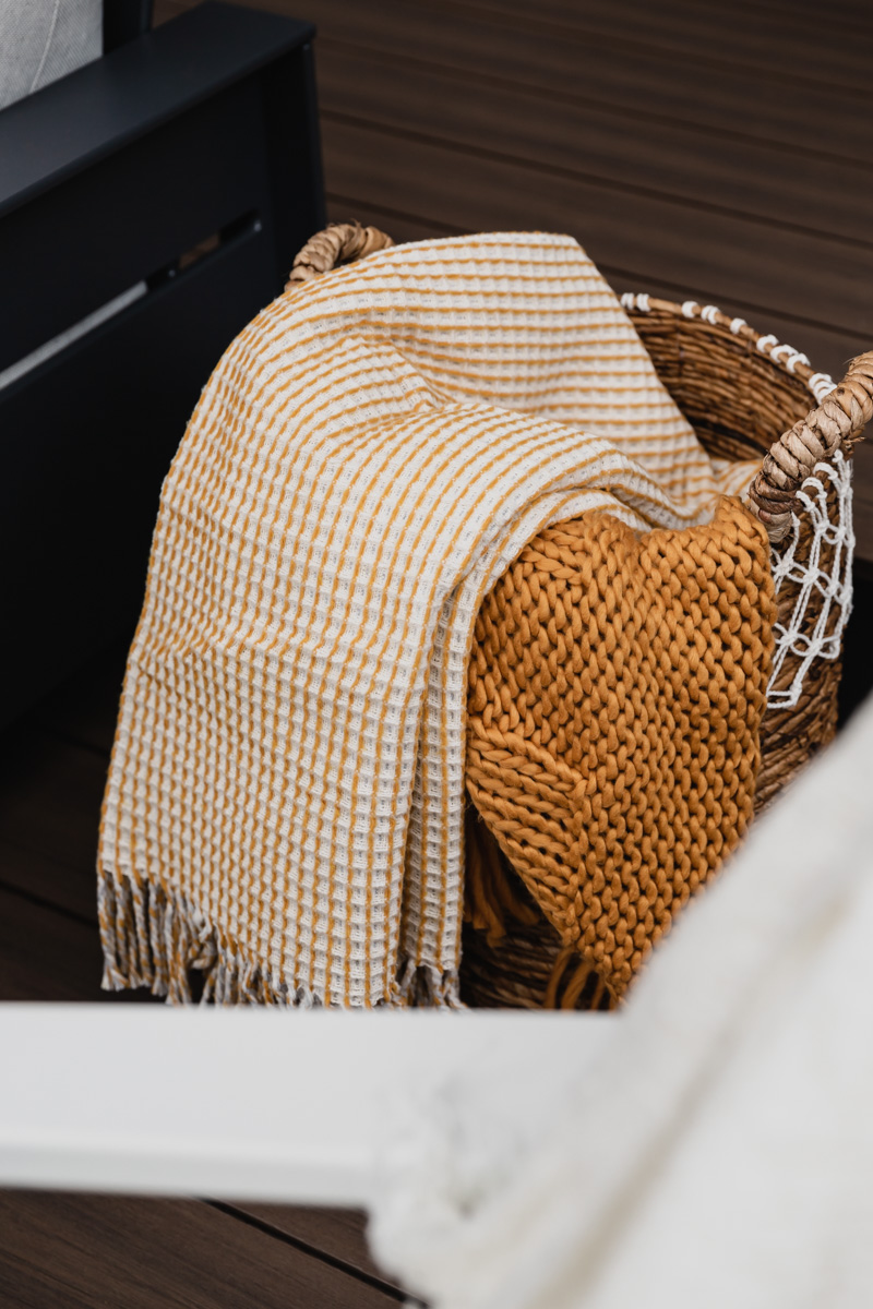 outdoor-blanket-basket