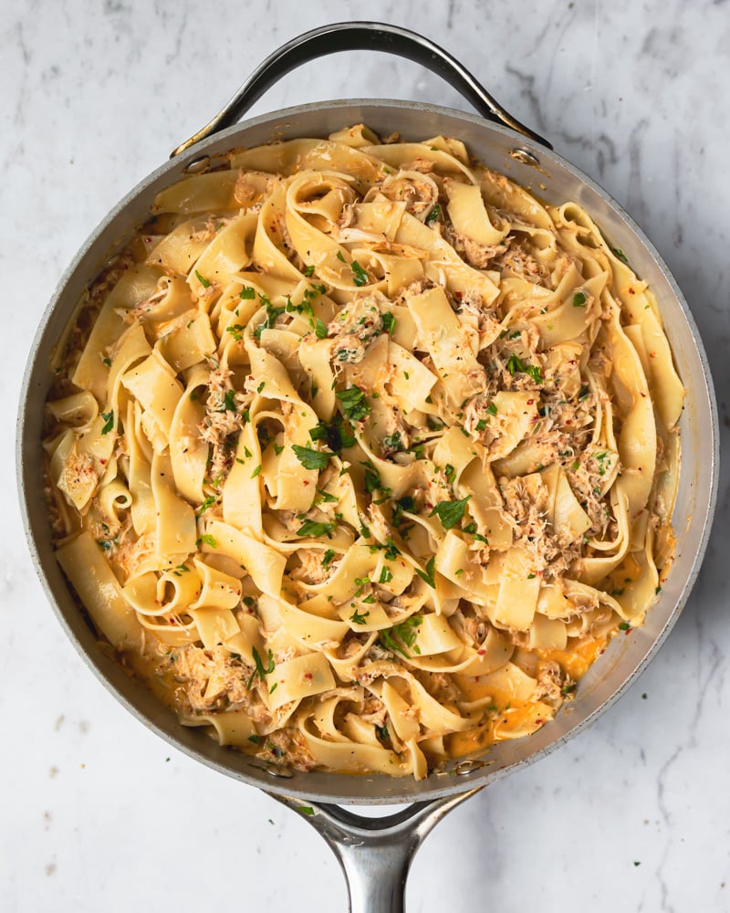 creamy-garlic-lemon-pasta-with-crab_final_panwithpastaandcrab