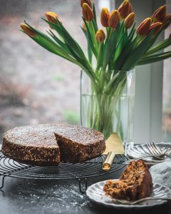 date_molasses_cake_final_cakewithtulips