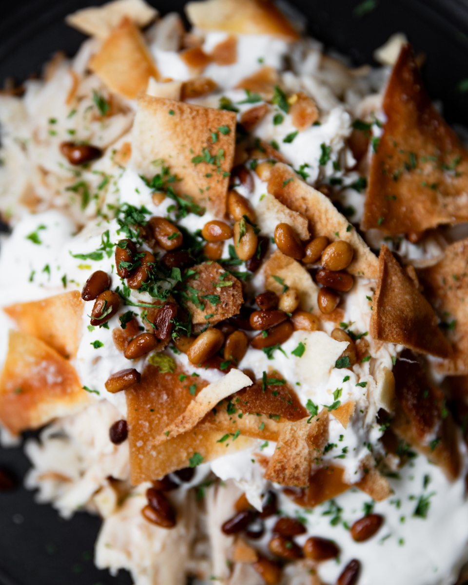 close up view of chicken fatteh